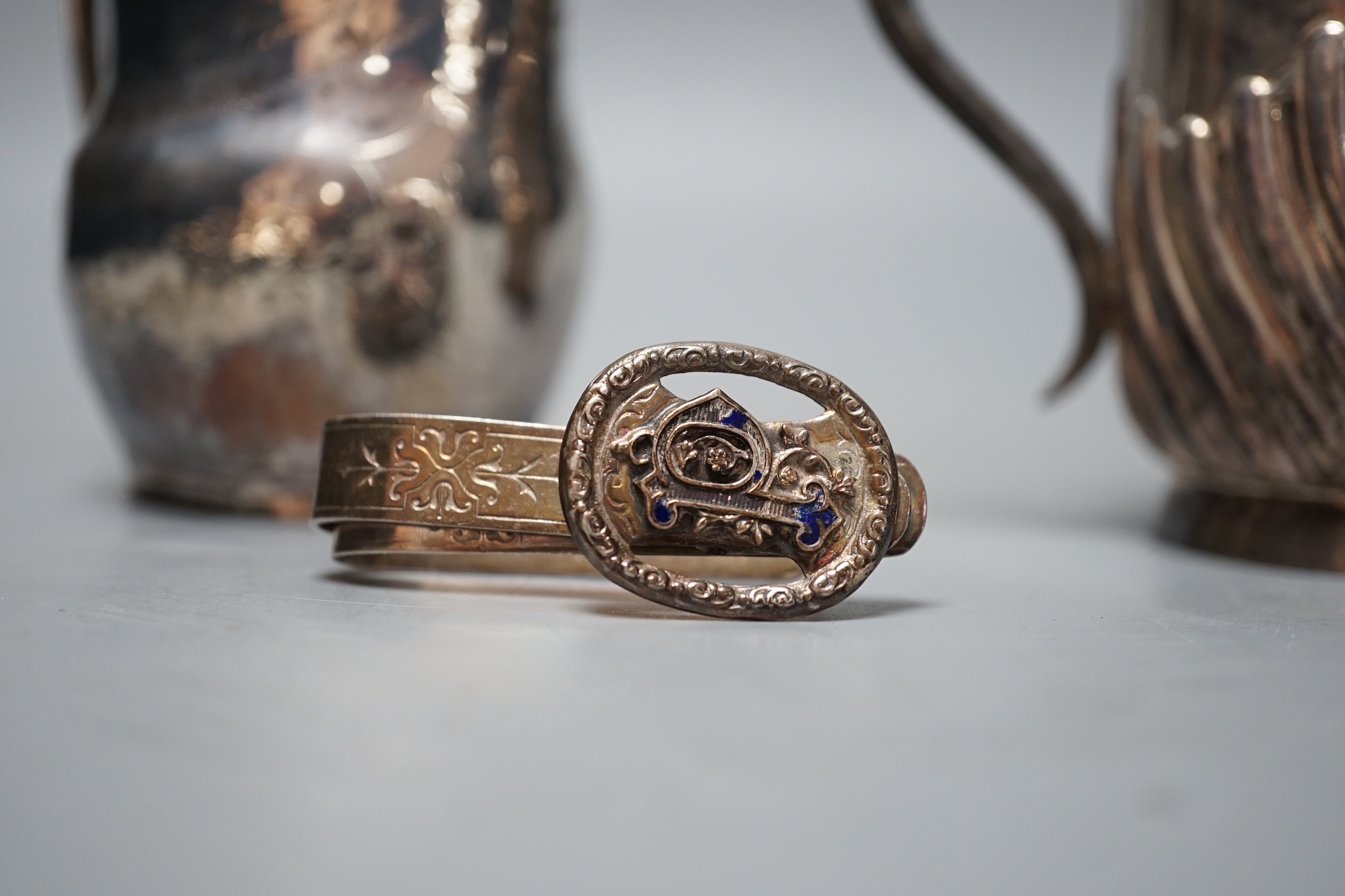 A George III silver cream jug, London, 1800, a later silver mug and a white metal and enamelled initiallled clip?, gross 8.5oz.